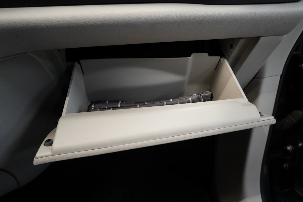 Used 2019 Chrysler Pacifica Touring-L image 32