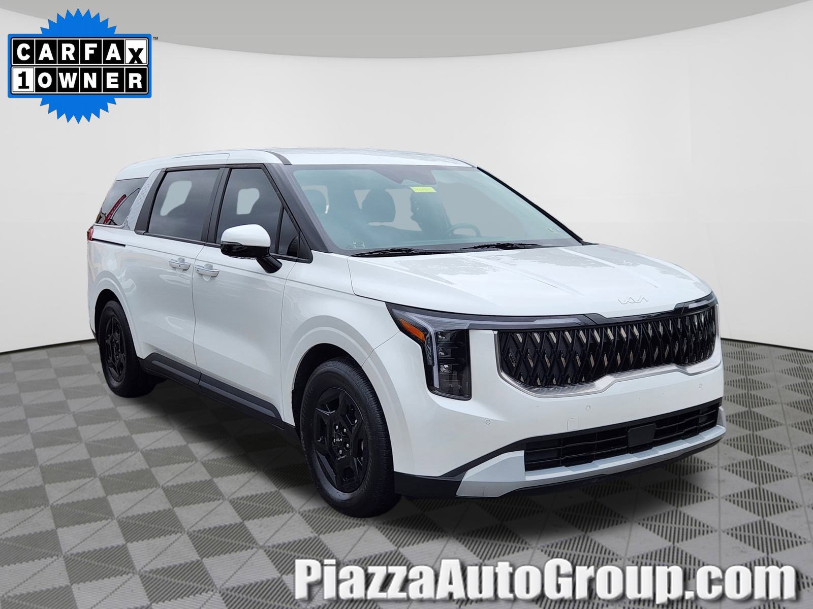 Used 2025 Kia Carnival