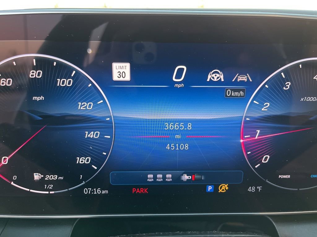 Used 2025 Mercedes-Benz GLC 300 4MATIC image 23