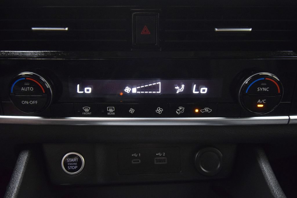 Used 2022 Nissan Rogue SV AWD/4WD image 32