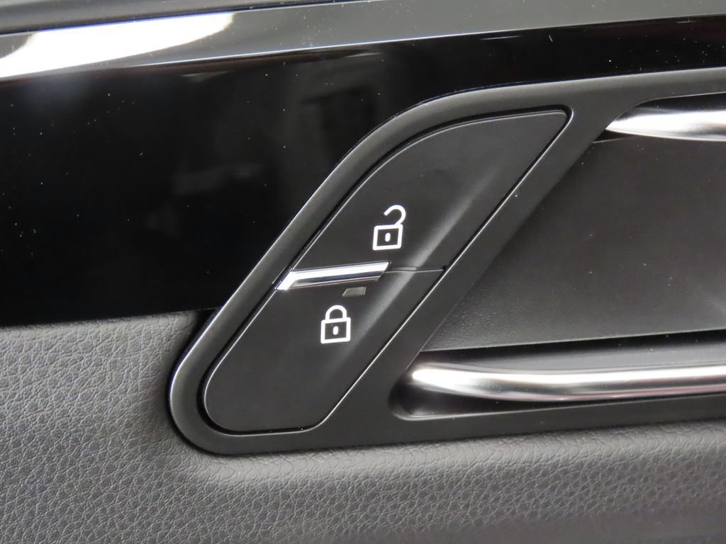 New 2026 Porsche Macan AWD/4WD image 37