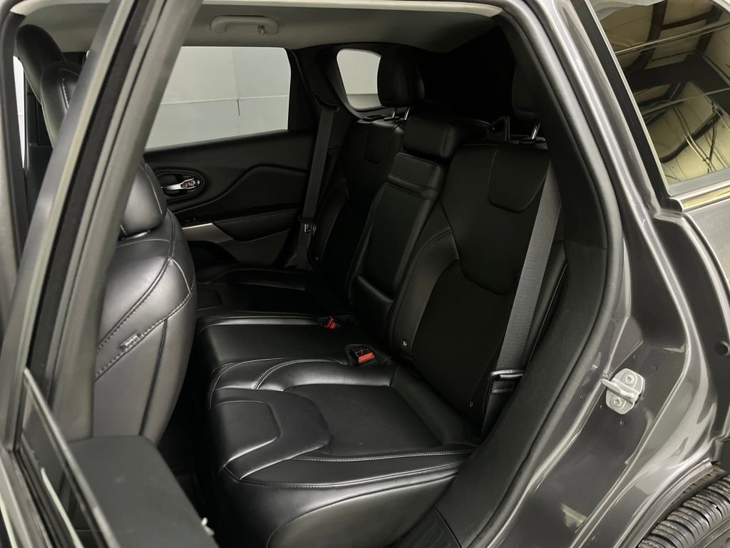 Used 2019 Jeep Cherokee Latitude Plus image 20