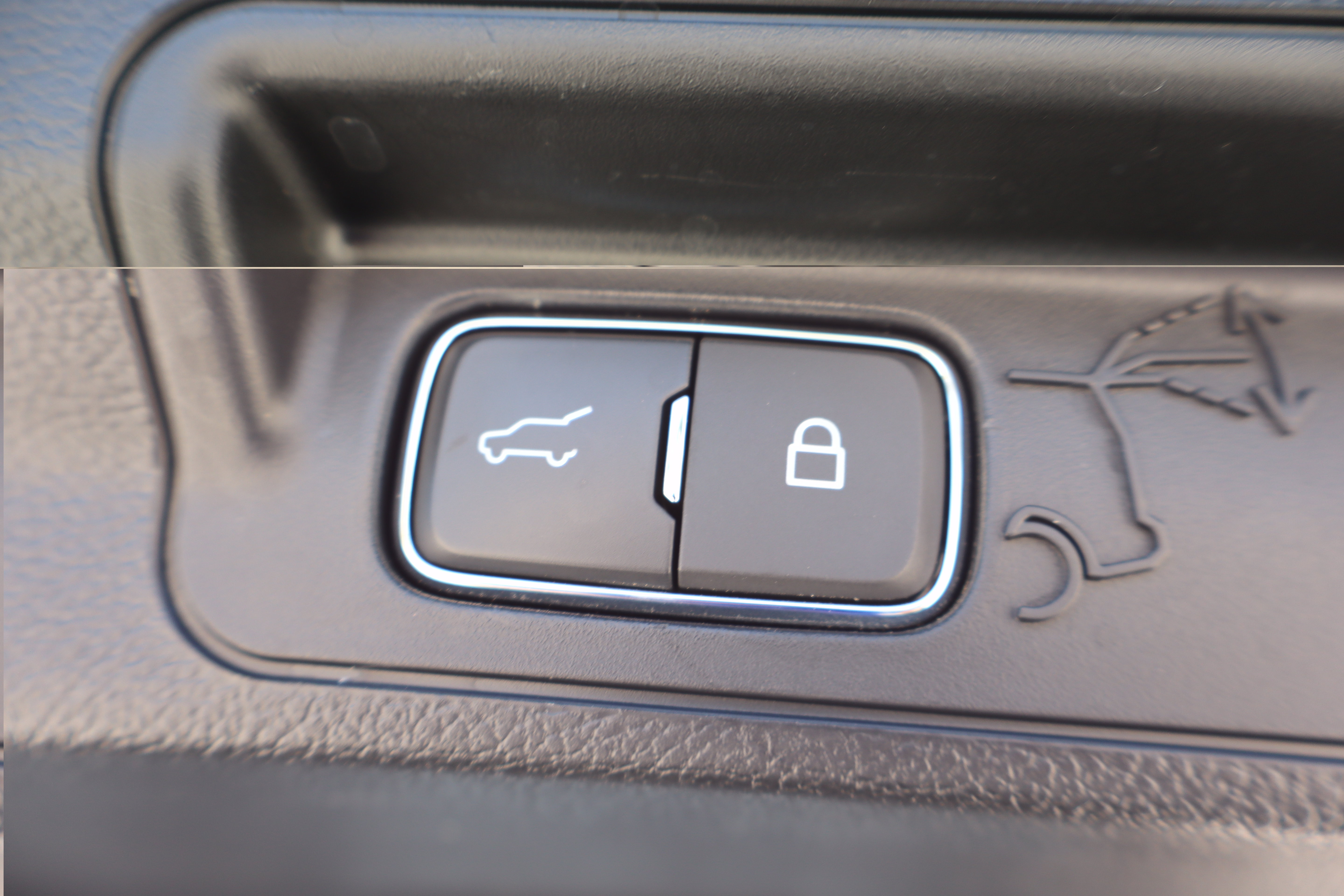 Used 2024 Ford Explorer XLT w/ Equipment Group 202A AWD/4WD image 30