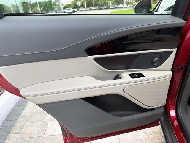 Certified 2025 Lincoln Nautilus Reserve AWD/4WD image 17