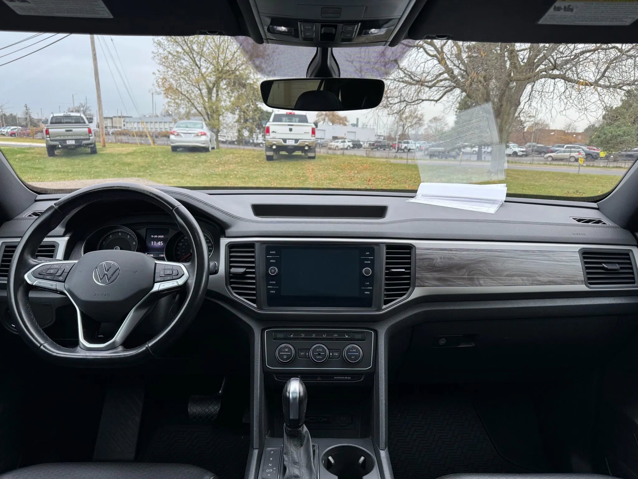 Used 2020 Volkswagen Atlas Cross Sport SE w/ Panoramic Sunroof Package image 14