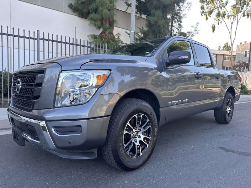 Used 2022 Nissan Titan SV image 1