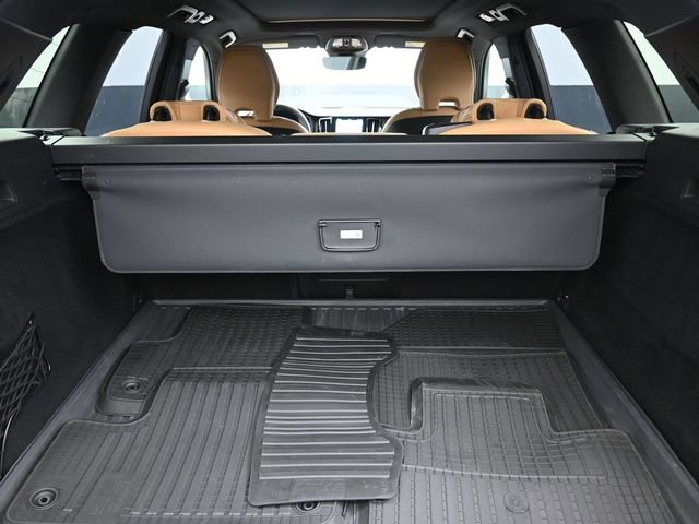 Used 2023 Volvo XC60 B5 Ultimate w/ Climate Package image 32