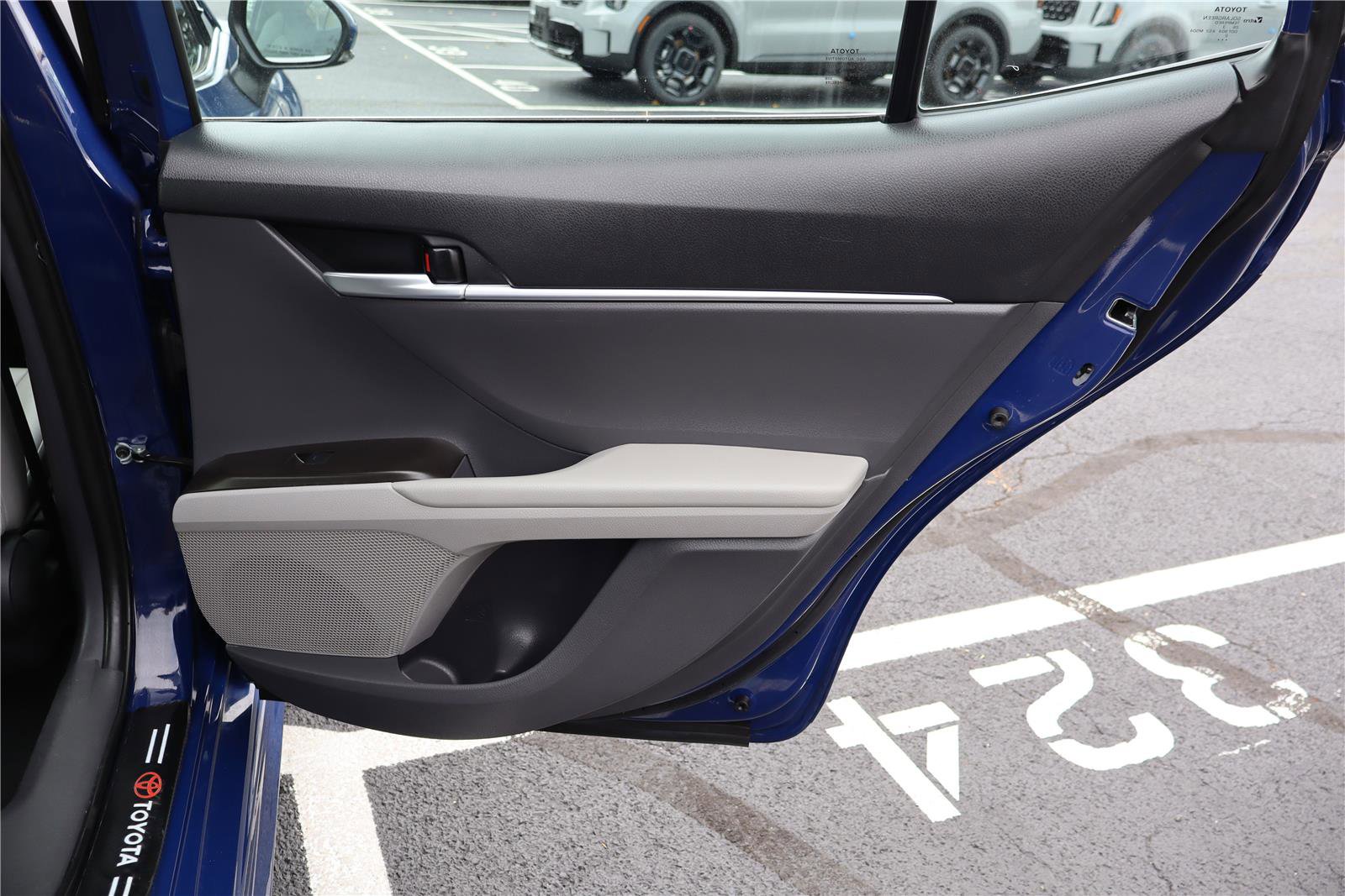 Used 2023 Toyota Camry SE image 29