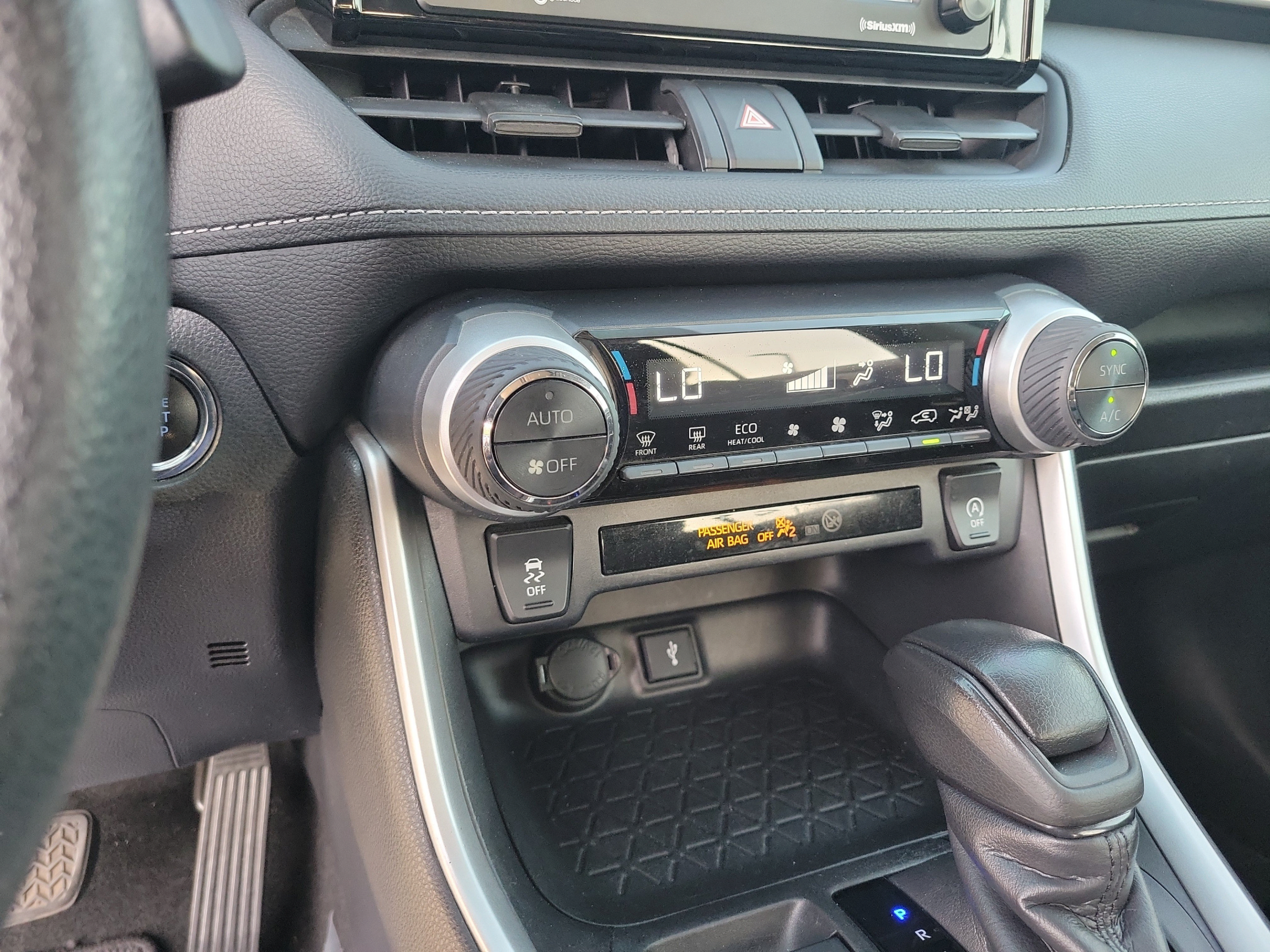 Used 2020 Toyota RAV4 XLE w/ Convenience Package FWD image 19