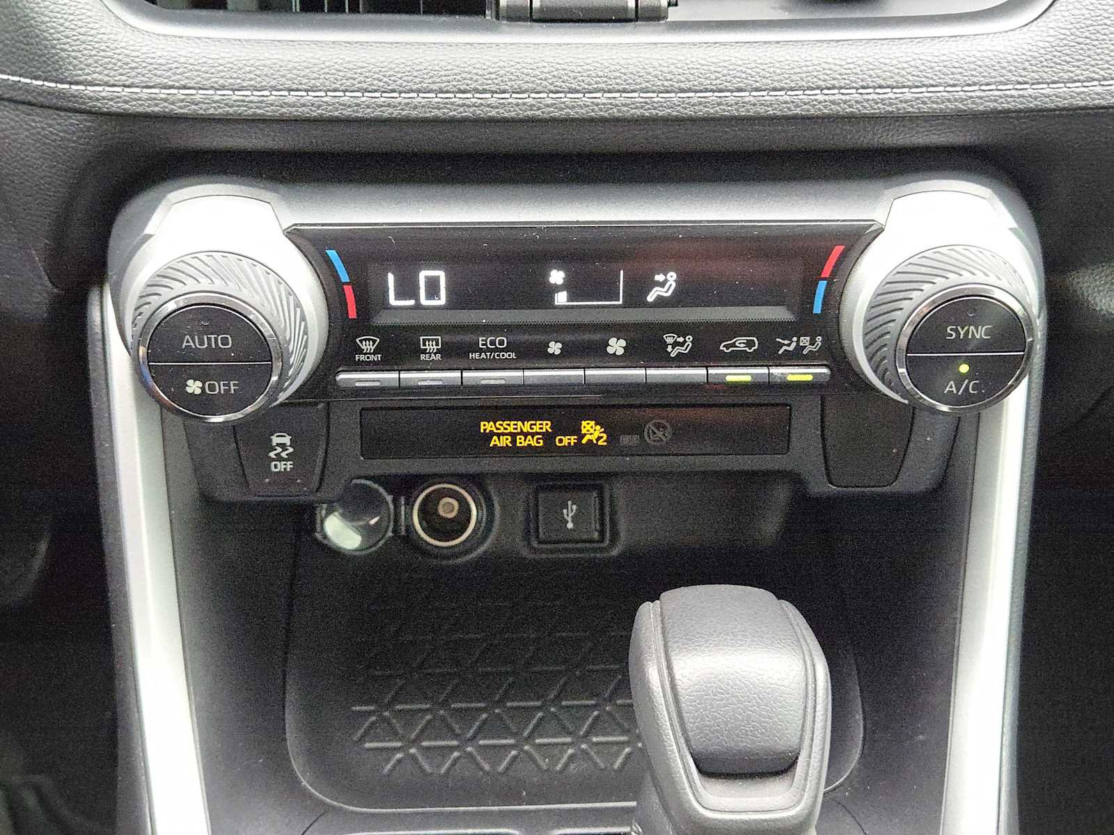 Used 2020 Toyota RAV4 LE image 20