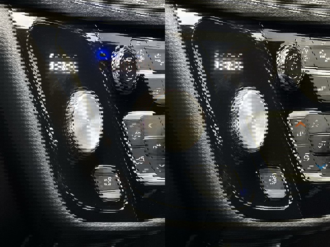 Used 2023 Chrysler Pacifica Touring image 26