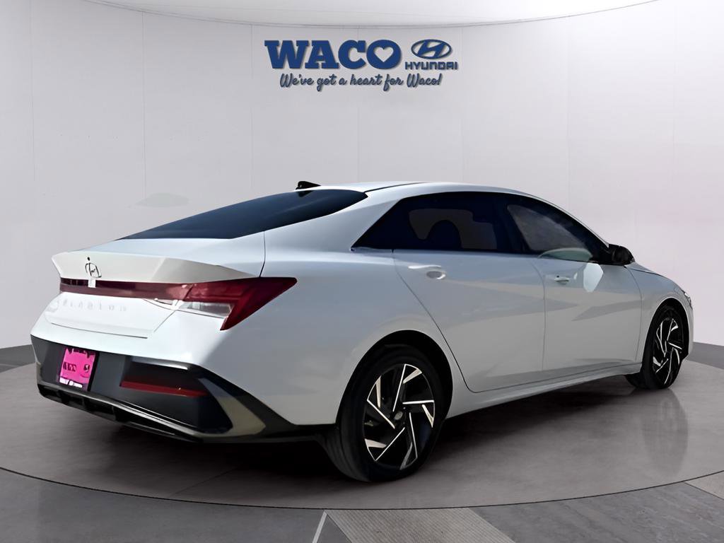 Used 2025 Hyundai Elantra Sport image 11