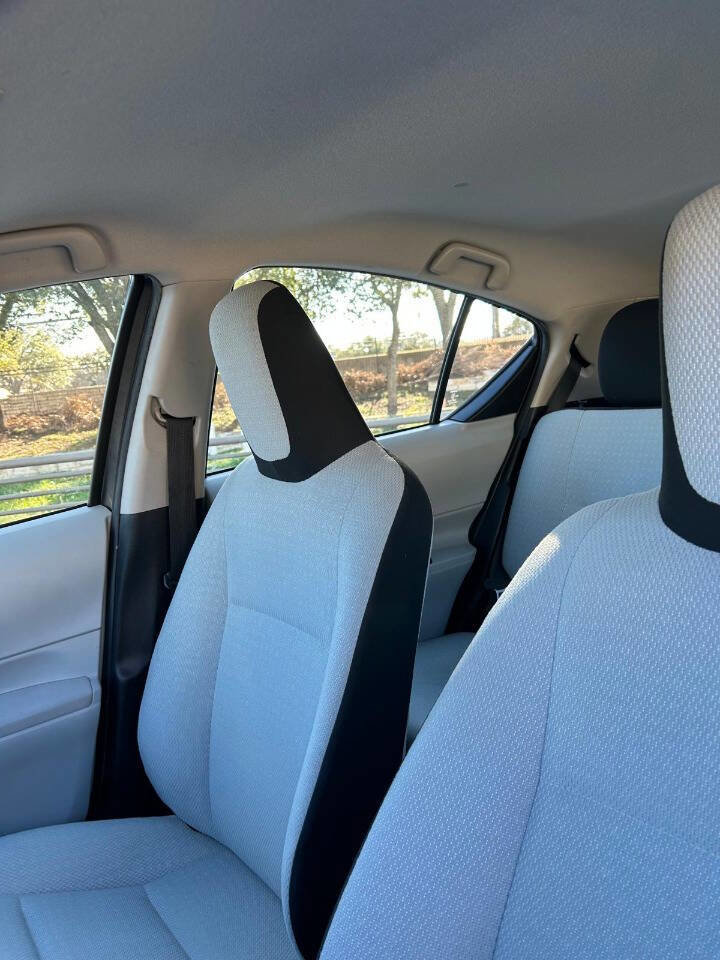 Used 2012 Toyota Prius C One image 28