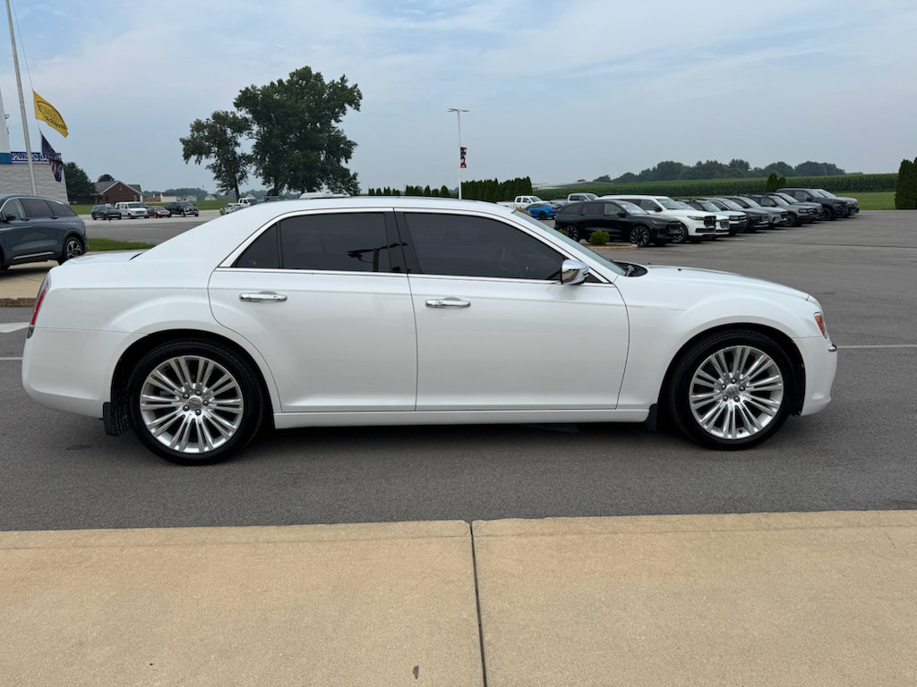 Used 2014 Chrysler 300 C RWD image 8