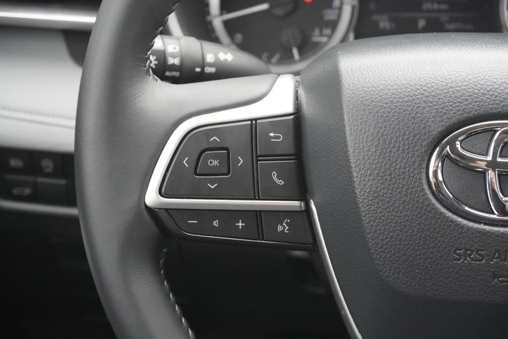 Used 2026 Toyota Highlander Limited AWD/4WD image 12