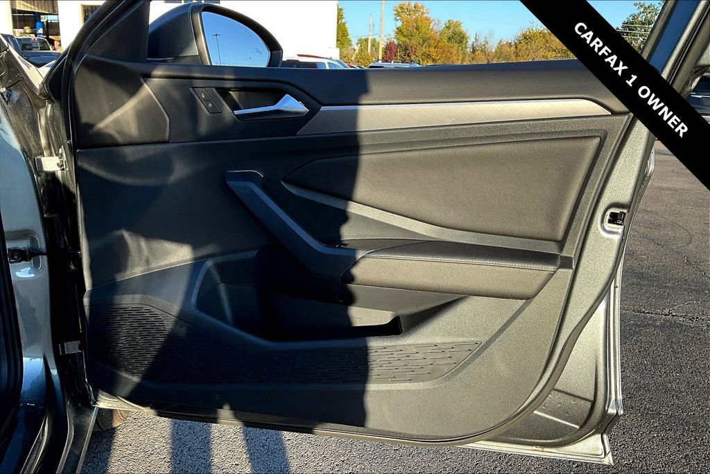 Used 2024 Volkswagen Jetta SE image 25