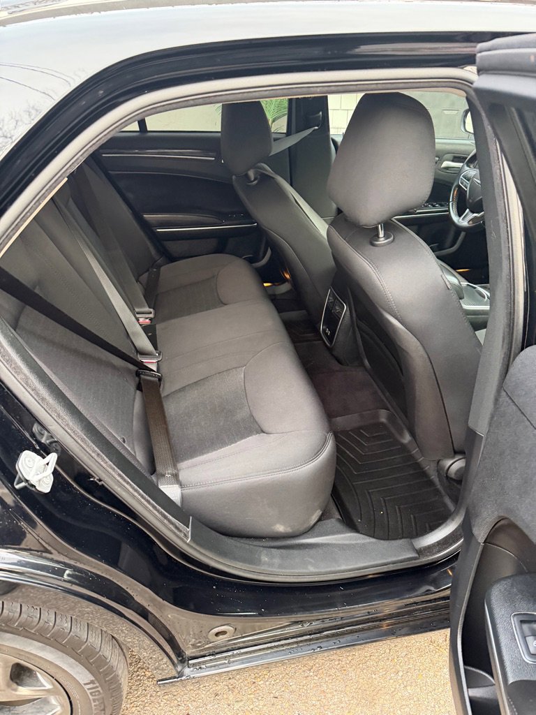 Used 2018 Chrysler 300 Touring w/ Sport Appearance Package image 7