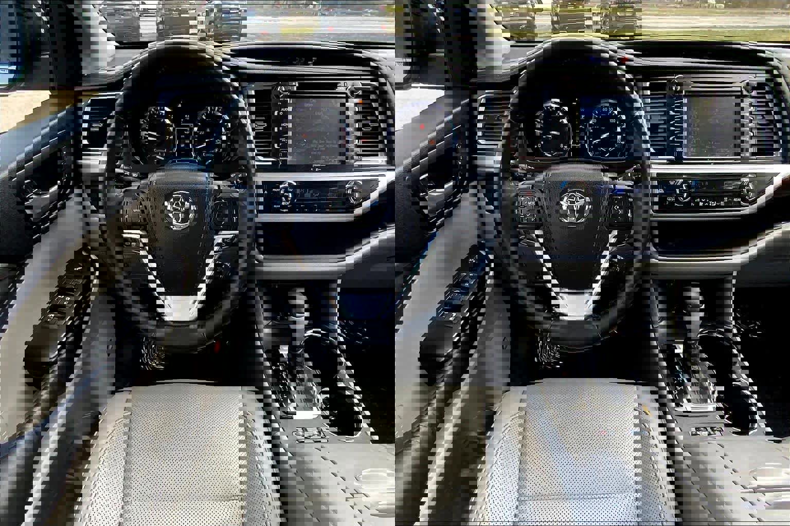 Used 2015 Toyota Highlander Limited Platinum image 4