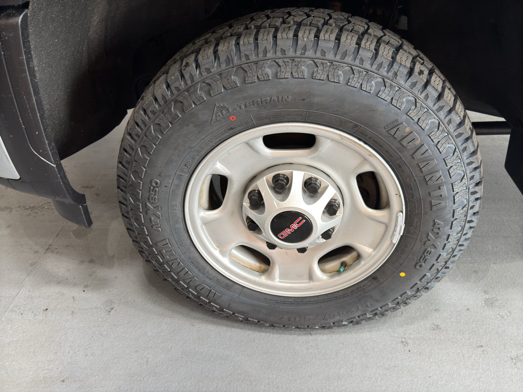 Used 2025 GMC Sierra 2500 Pro AWD/4WD image 9