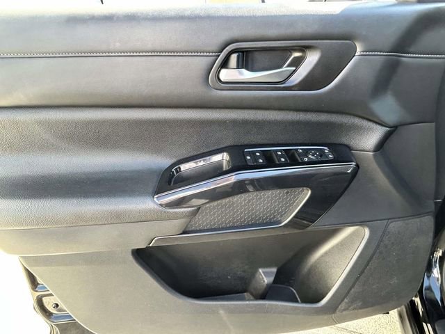 Used 2022 Nissan Pathfinder SV FWD image 13