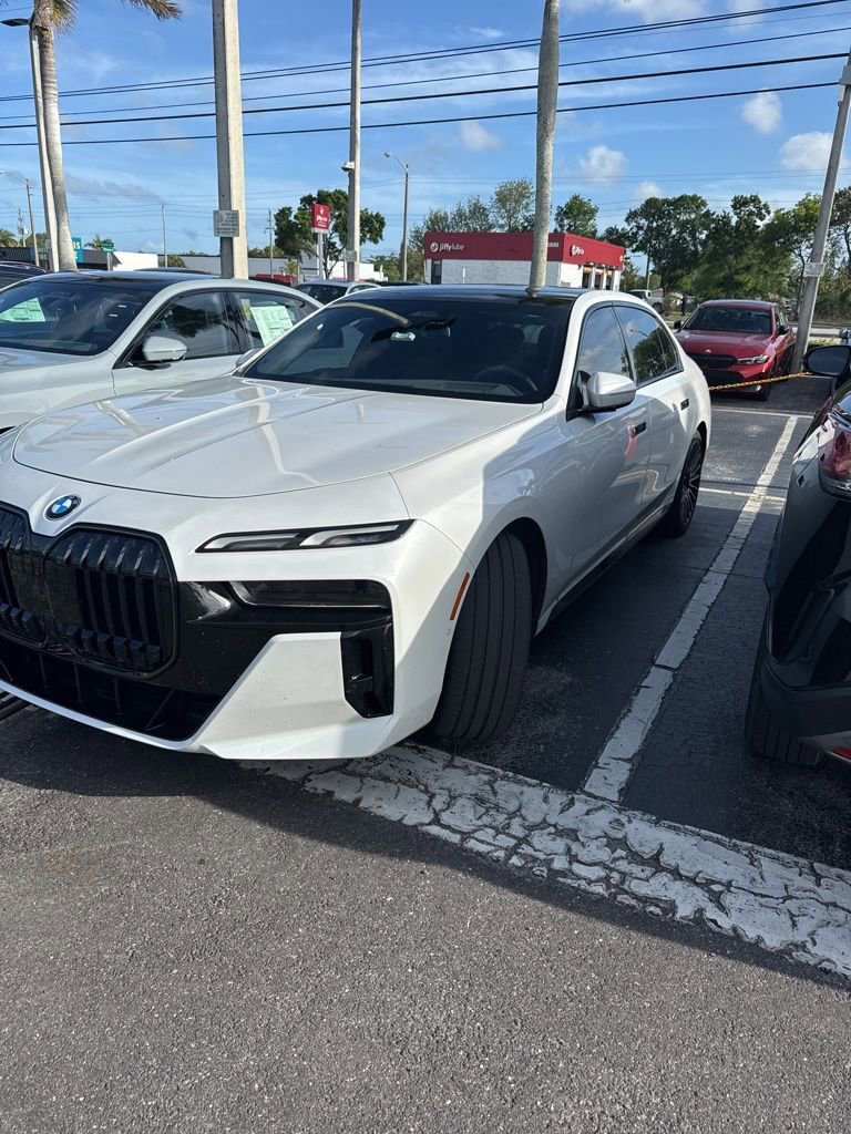 Used 2025 BMW 740i w/ Premium Package image 10