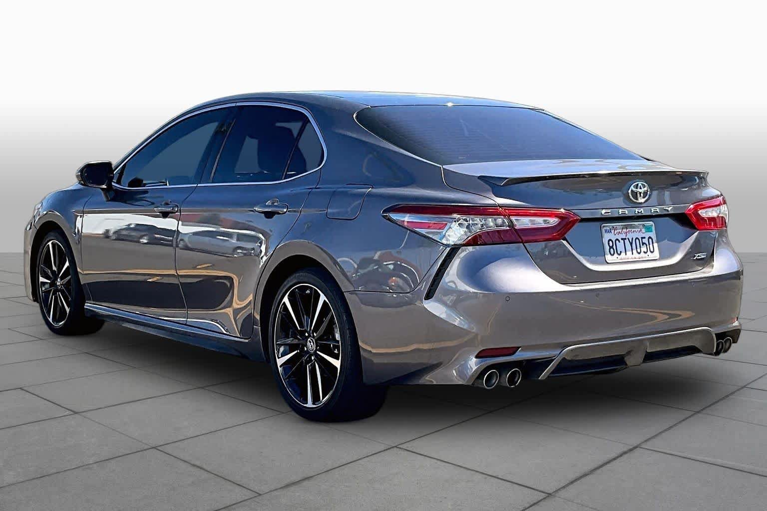 Used 2018 Toyota Camry XSE FWD image 11