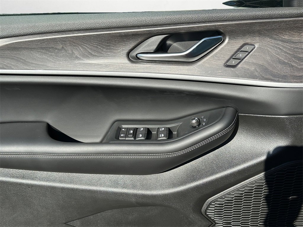 New 2025 Jeep Grand Cherokee Limited w/ Black Appearance Package image 23