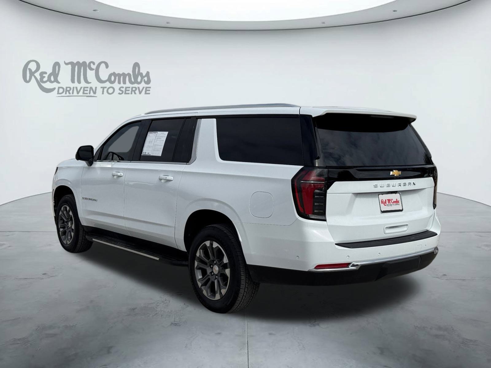 Used 2025 Chevrolet Suburban LS image 3