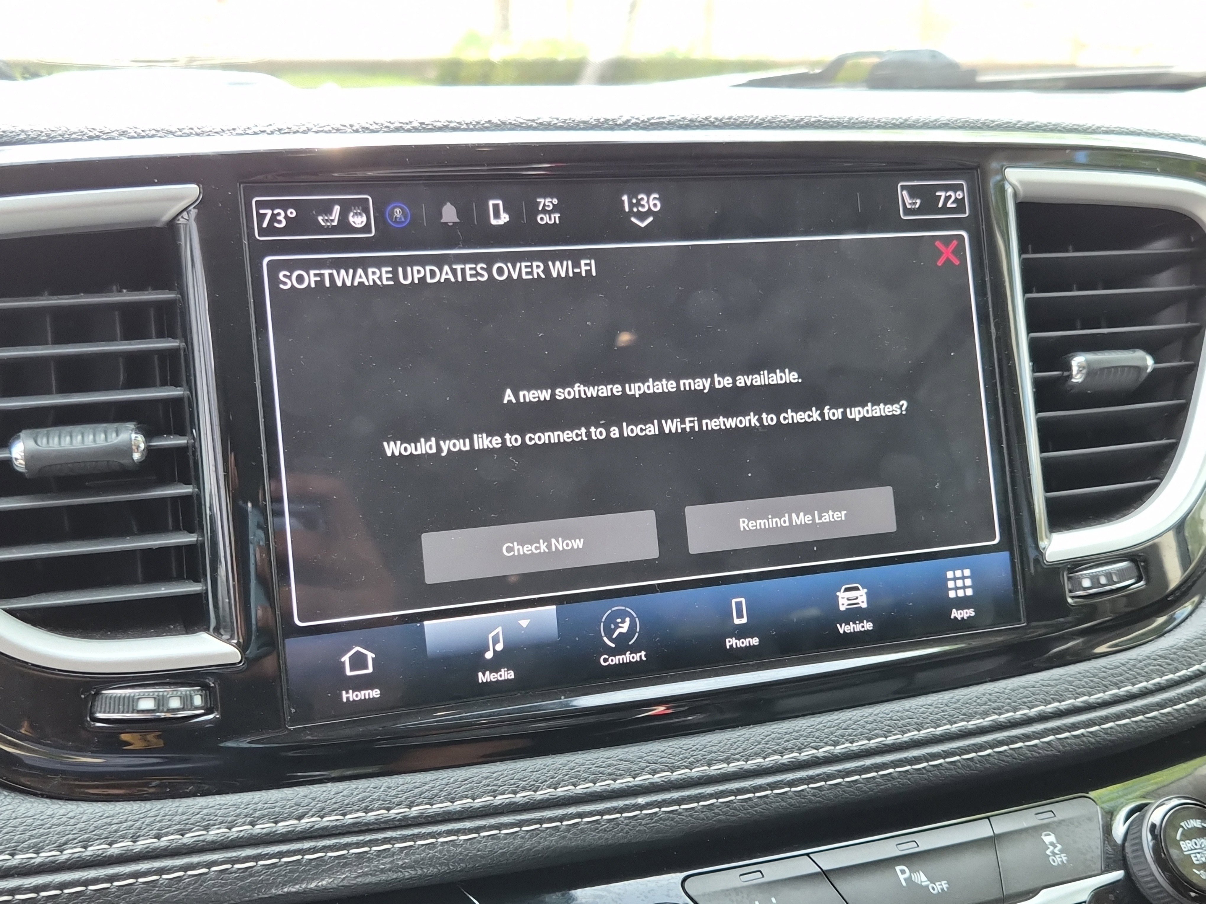 Used 2023 Chrysler Pacifica Touring-L image 27