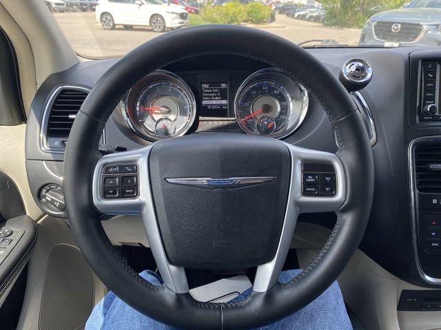 Used 2014 Chrysler Town & Country Touring-L w/ Driver Convenience Group FWD image 15