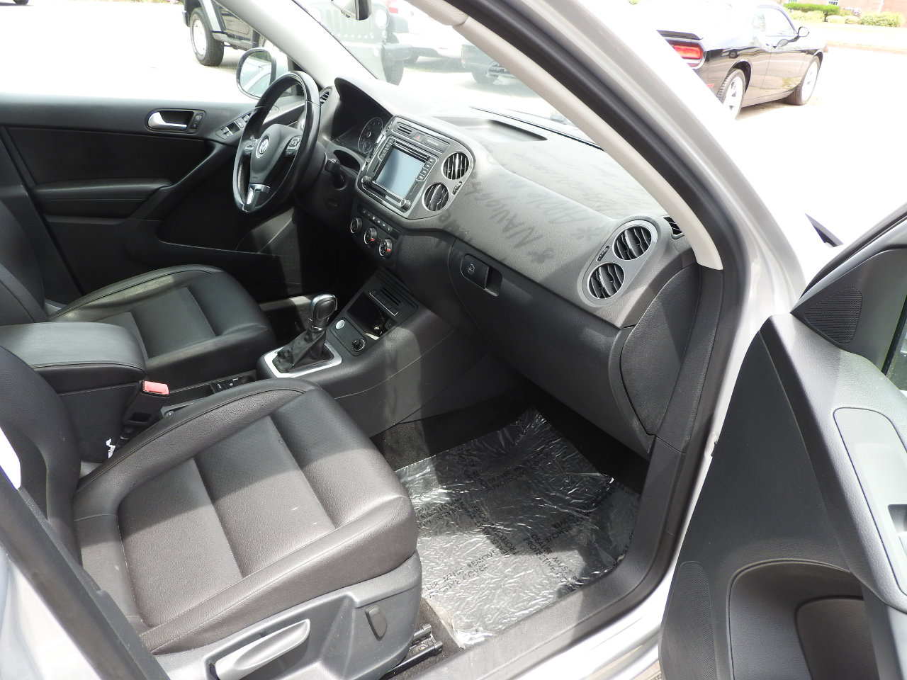 Used 2016 Volkswagen Tiguan SE image 7