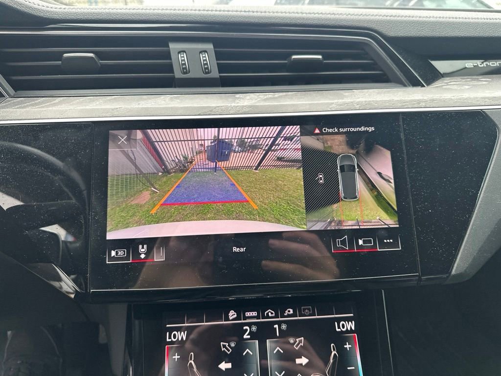 Used 2022 Audi e-tron Premium AWD/4WD image 8