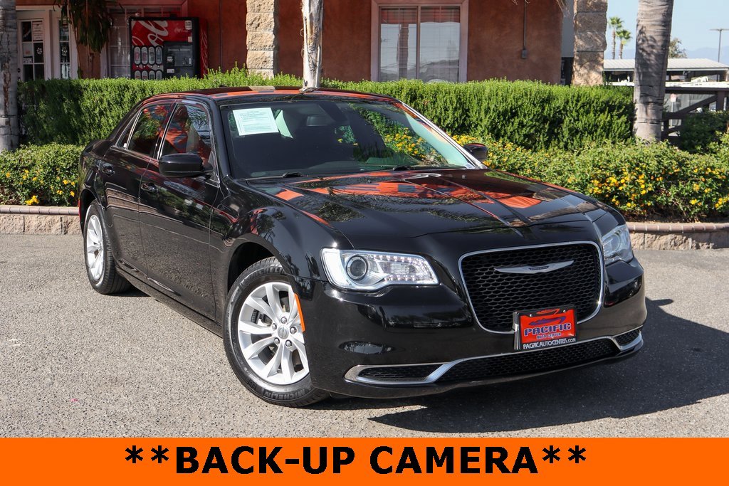 Used 2022 Chrysler 300 Touring image 2