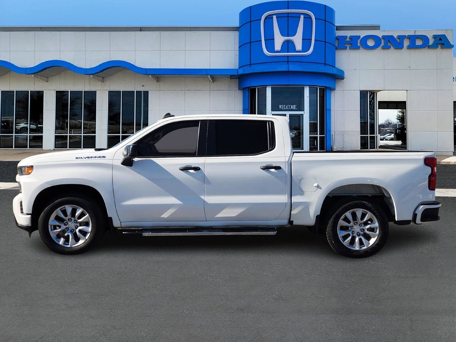 Used 2020 Chevrolet Silverado 1500 Custom w/ Custom Value Package image 3