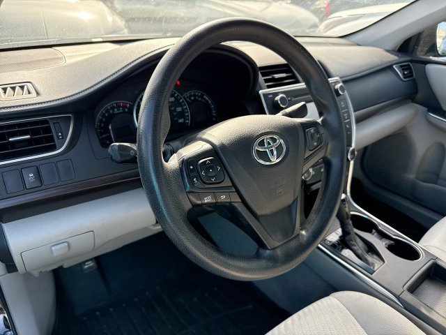 Used 2015 Toyota Camry LE FWD image 7