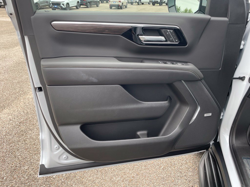 New 2026 Chevrolet Suburban Premier AWD/4WD image 15