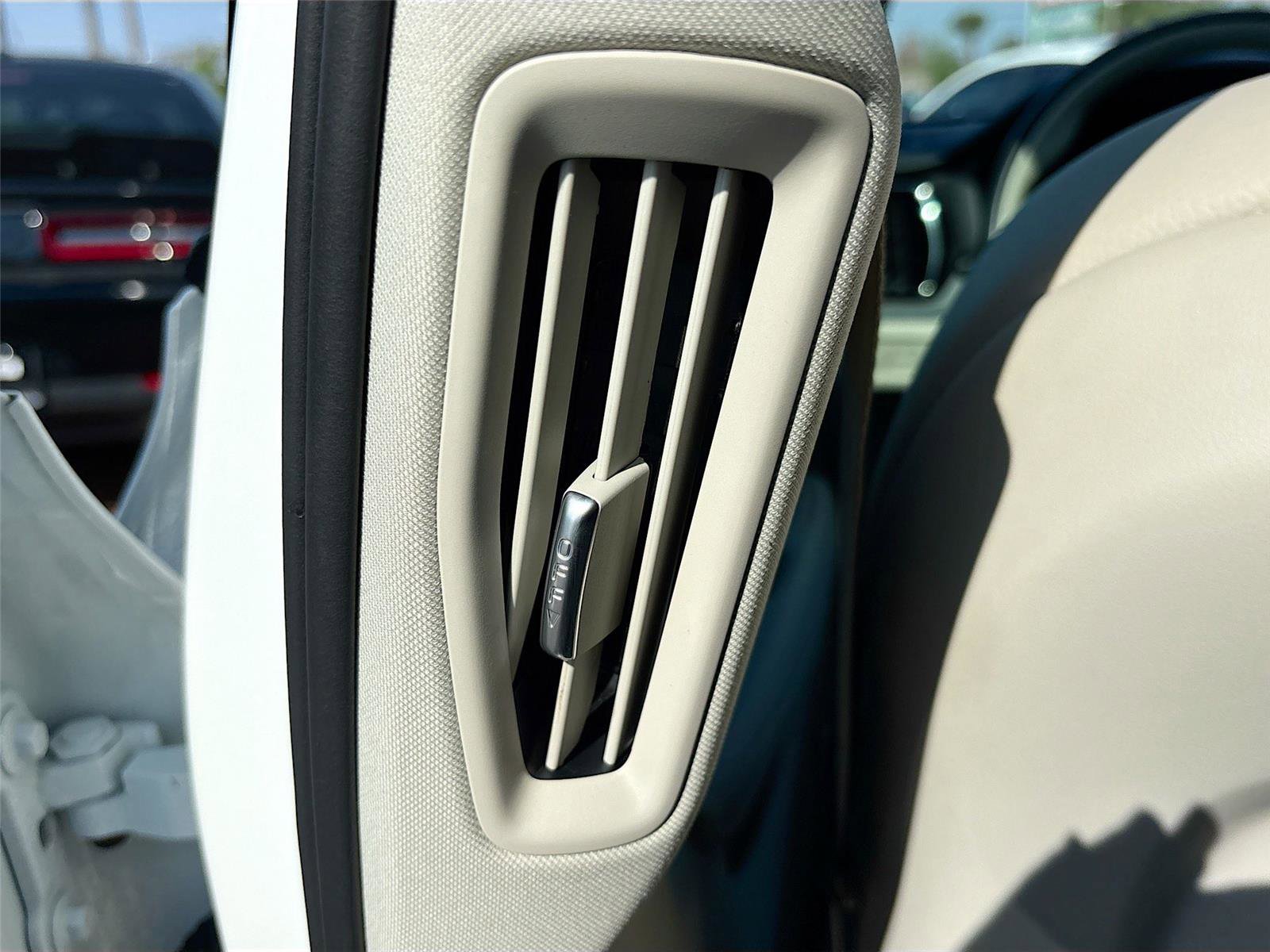 Used 2025 Volvo V60 B5 Cross Country Plus image 26