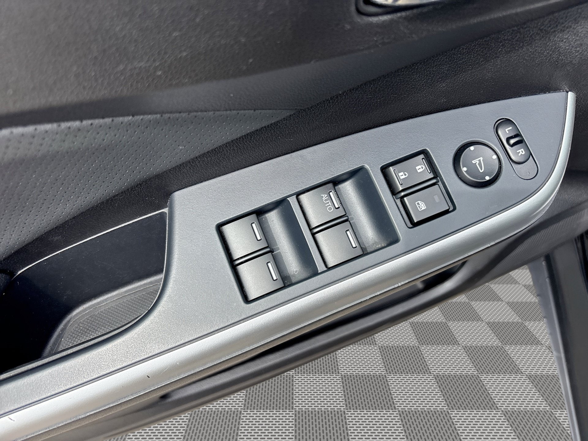 Used 2016 Honda CR-V Touring image 15