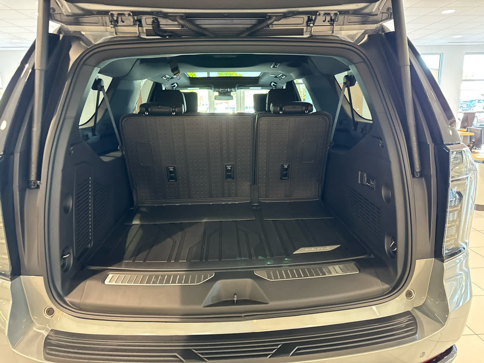 New 2026 Chevrolet Suburban Z71 w/ Z71 Off-Road Package AWD/4WD image 16
