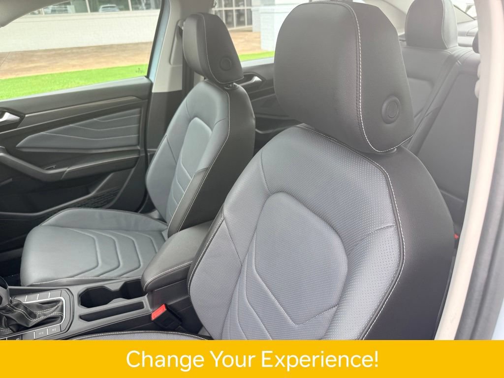 Used 2025 Volkswagen Jetta SEL FWD image 18