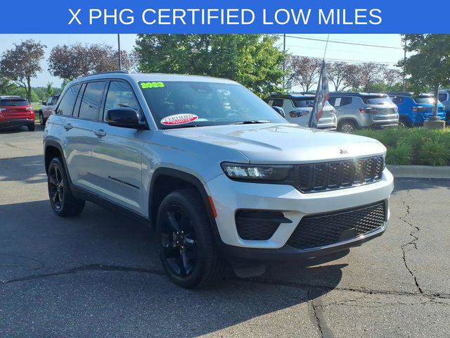 Certified 2023 Jeep Grand Cherokee Altitude AWD/4WD image 3
