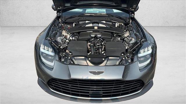Used 2025 Aston Martin Vanquish RWD image 2