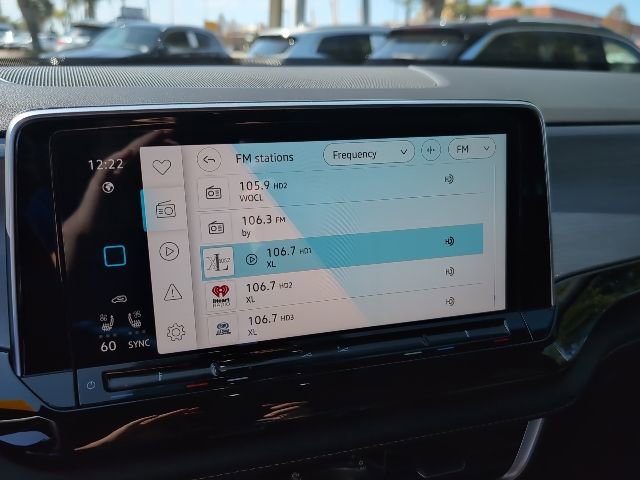 Used 2025 Volkswagen Atlas Cross Sport SE image 13