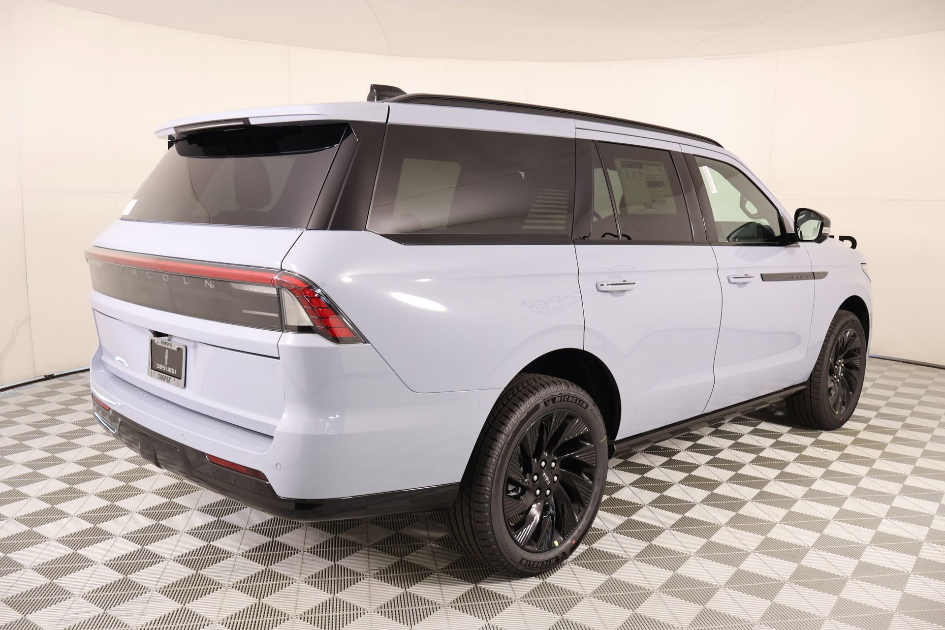 New 2026 Lincoln Navigator Reserve w/ Jet Appearance Package AWD/4WD image 22