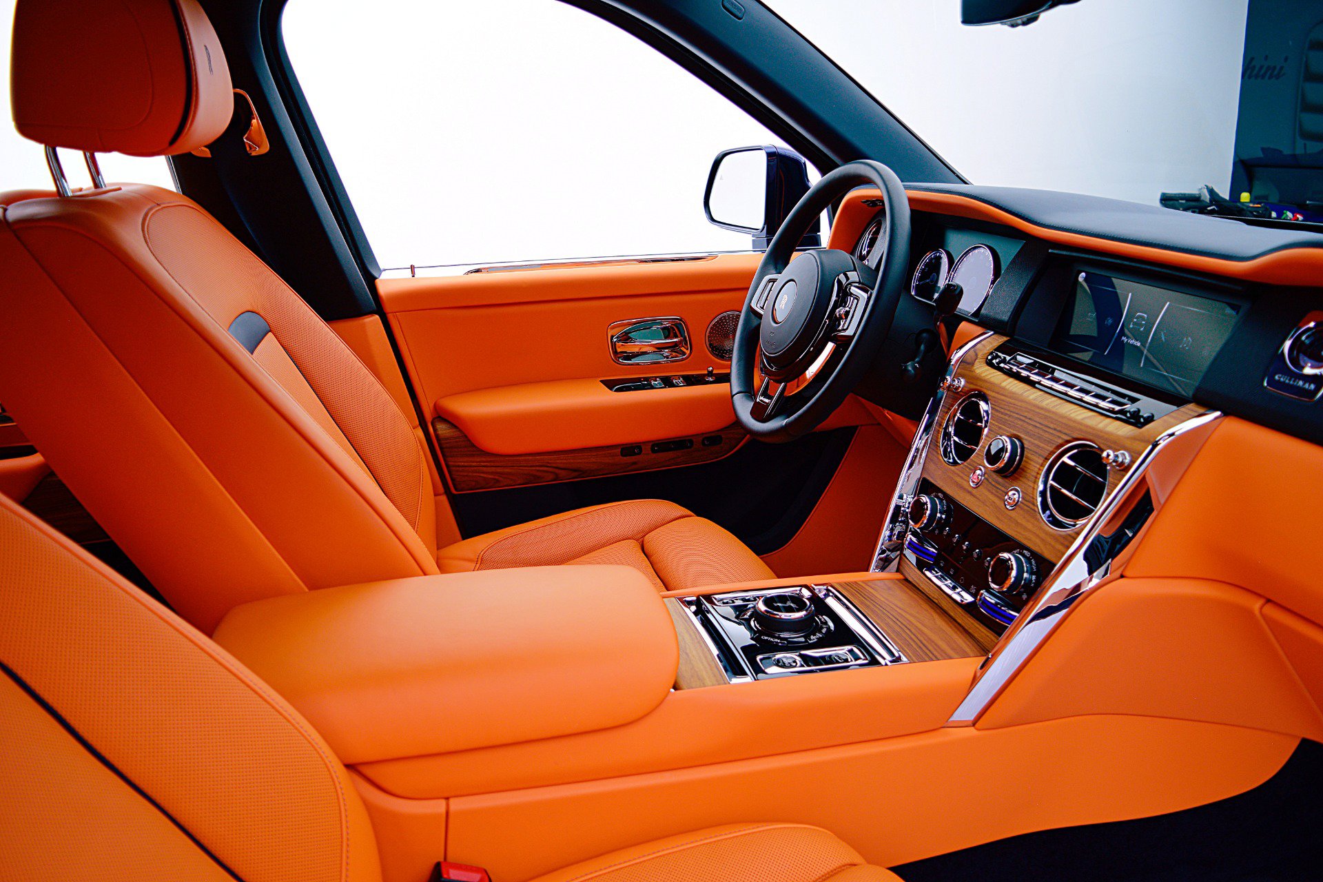 Used 2025 Rolls-Royce Cullinan image 36