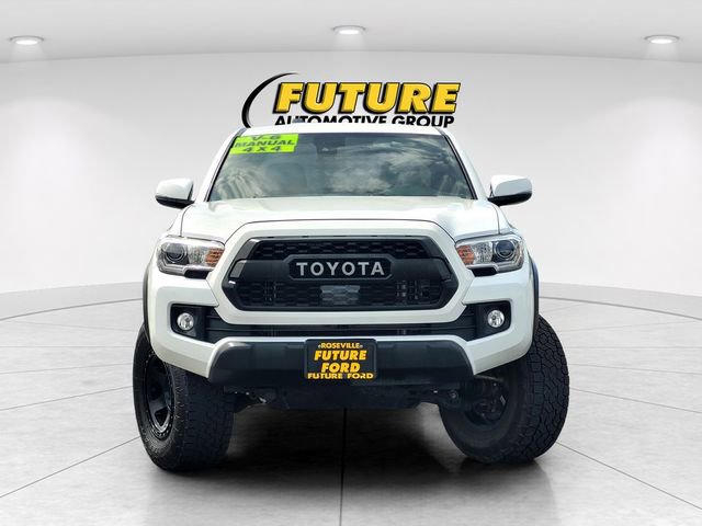Used 2019 Toyota Tacoma TRD Off-Road w/ Technology Package AWD/4WD image 2