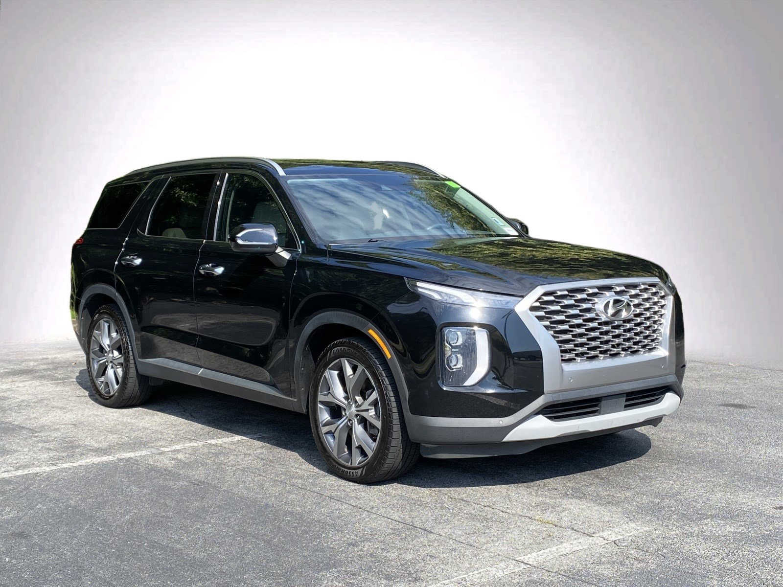 Used 2022 Hyundai Palisade SEL w/ Premium Package FWD image 2
