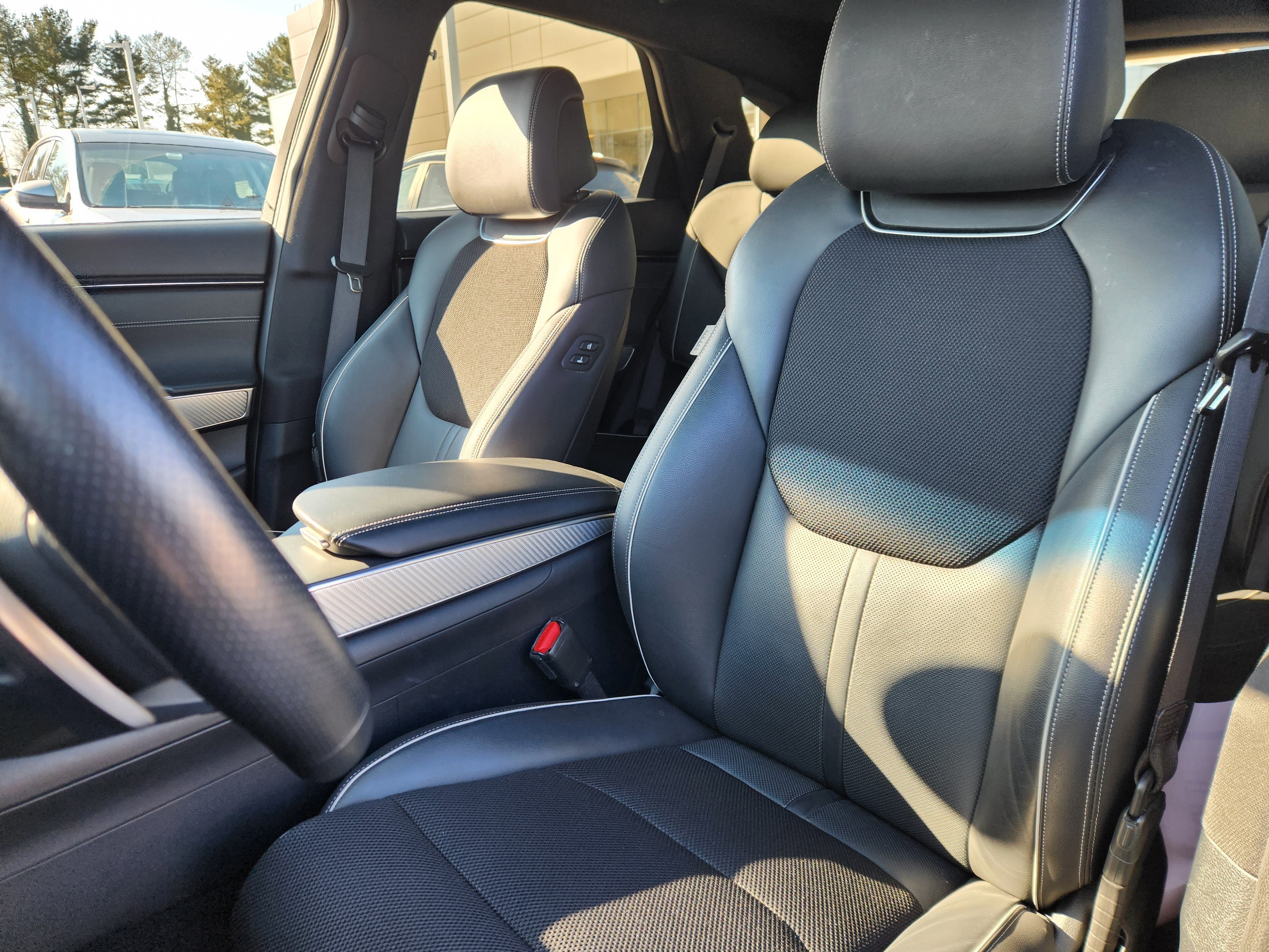 Used 2024 Genesis GV70 3.5T Sport image 7