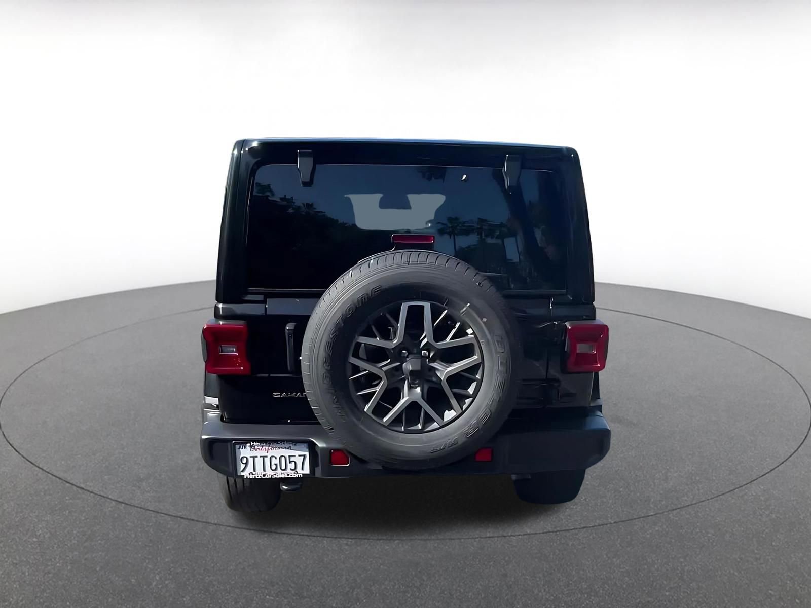 Used 2025 Jeep Wrangler Unlimited Sahara AWD/4WD image 12