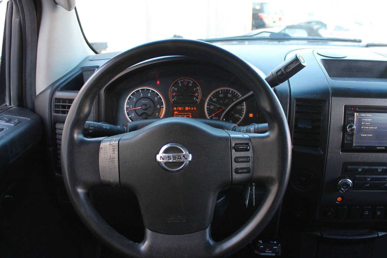 Used 2010 Nissan Titan SE RWD image 30
